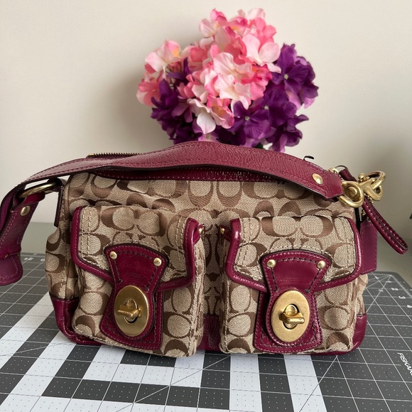 Coach Handbags - EUC Burgundy coach print shoulder bag